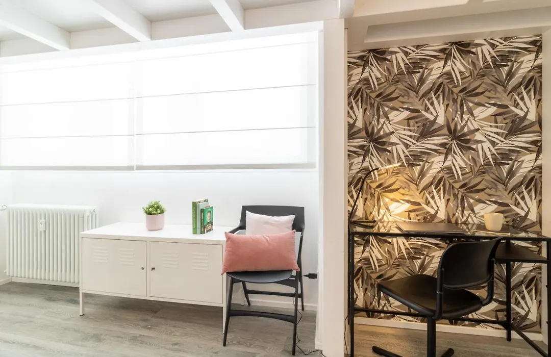 Navigli - Chic And Sophisticated Home In Milan-1